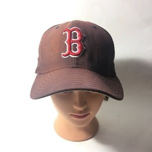 Boston Red Sox Distressed B Cap Dad Hat New Era Size 7 55.8cm MLB Sunwashed